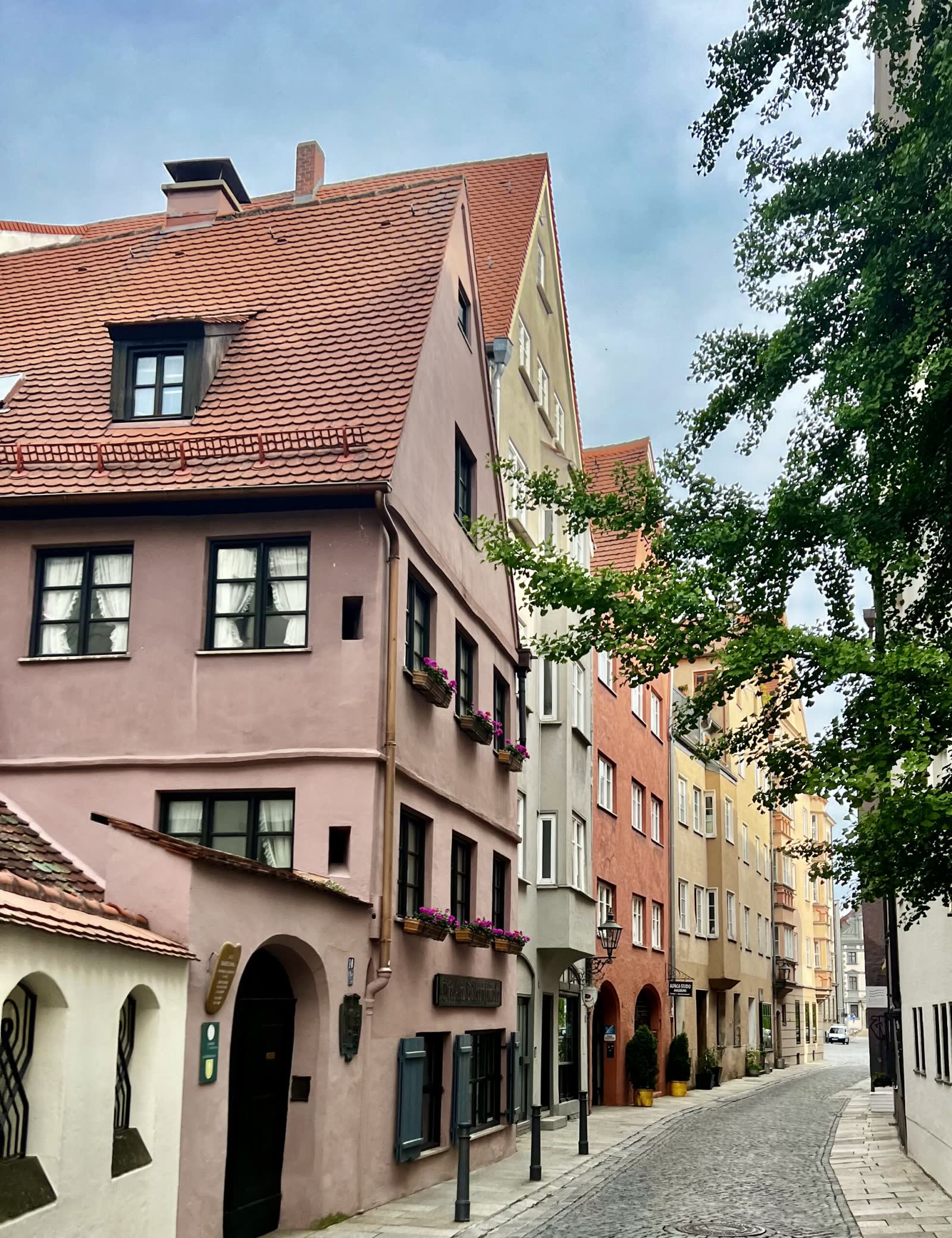 Vermitteltes Mehrfamilienhaus in der Augsburger Altstadt